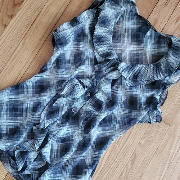 Urban Behavior ruffle top - Picture 2 of 4